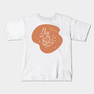 Love is in the air Kids T-Shirt